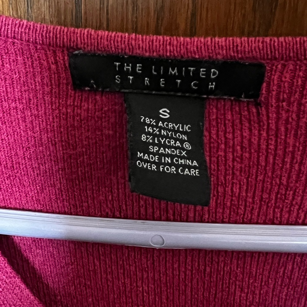 The Limited Stretch V-Neck Top | Size Small - Picture 3 of 3